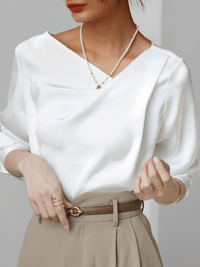 Blusa Acetinada Pearl Cuff Litoriane - Gola Assimétrica Moderna, Punhos com Botão Joia - Blusa Acetinada Pearl Cuff Litoriane