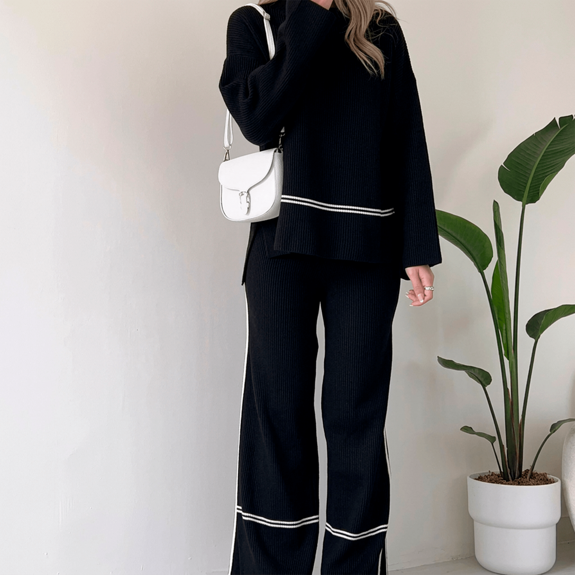 Conjunto de Tricô Feminino Noir Line Litoriane - Suéter Mullet Gola Alta + Calça Cintura Alta - Conjunto de Tricô Feminino Noir Line Litoriane