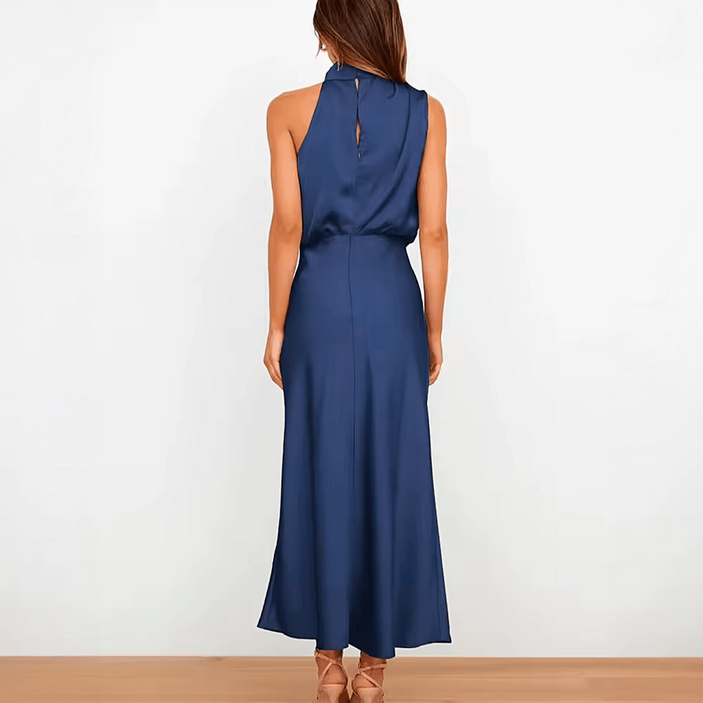 Vestido Acetinado Éclat Litoriane - Gola Alta Drapeada, Modelagem Acinturada, Sem Mangas - Vestido Acetinado Éclat Litoriane