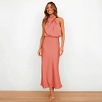 Vestido Acetinado Éclat Litoriane - Gola Alta Drapeada, Modelagem Acinturada, Sem Mangas - Vestido Acetinado Éclat Litoriane