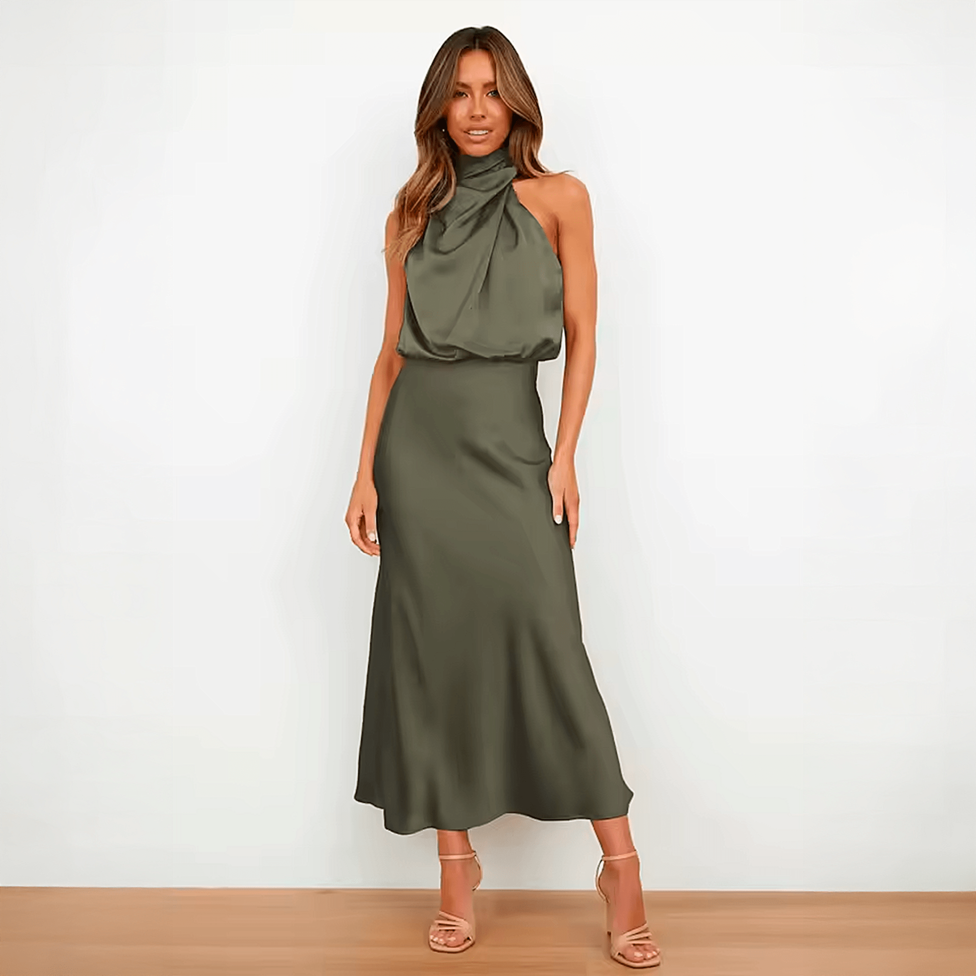Vestido Acetinado Éclat Litoriane - Gola Alta Drapeada, Modelagem Acinturada, Sem Mangas - Vestido Acetinado Éclat Litoriane