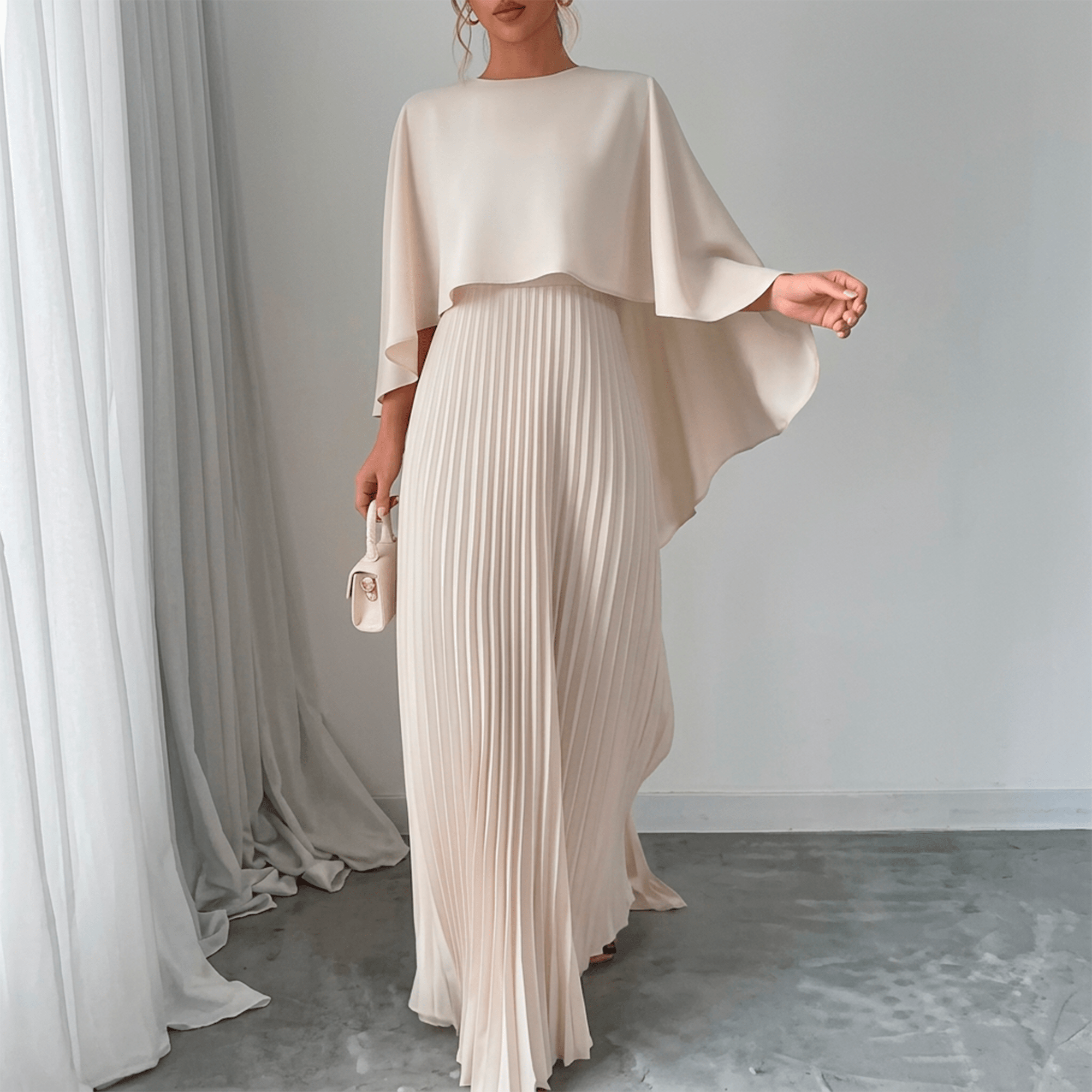 Vestido Longo Opera Plissé Litoriane - Saia Plissada com Movimento, Capa Embutida Dramática - Vestido Longo Opera Plissé Litoriane