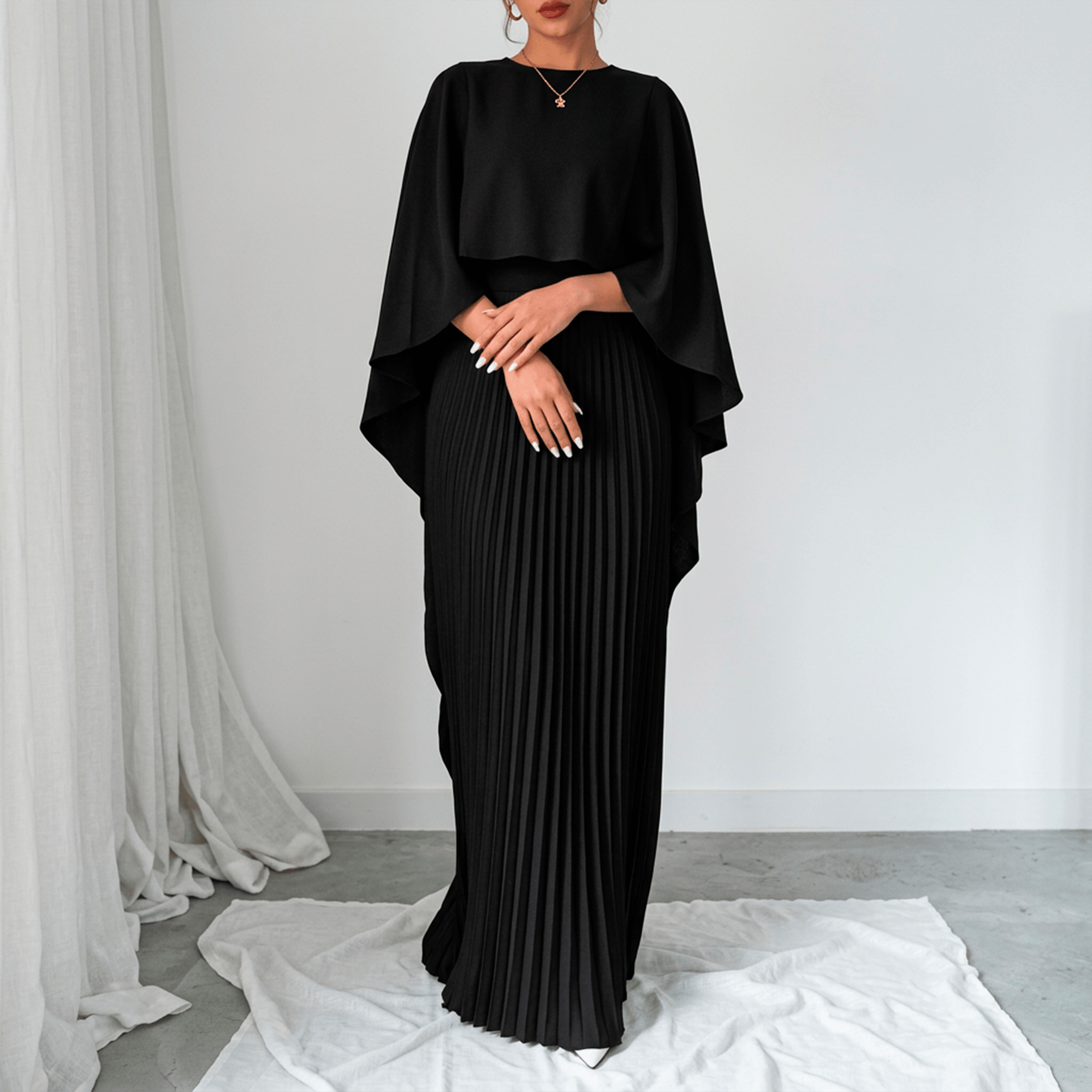 Vestido Longo Opera Plissé Litoriane - Saia Plissada com Movimento, Capa Embutida Dramática - Vestido Longo Opera Plissé Litoriane