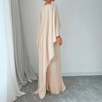 Vestido Longo Opera Plissé Litoriane - Saia Plissada com Movimento, Capa Embutida Dramática - Vestido Longo Opera Plissé Litoriane