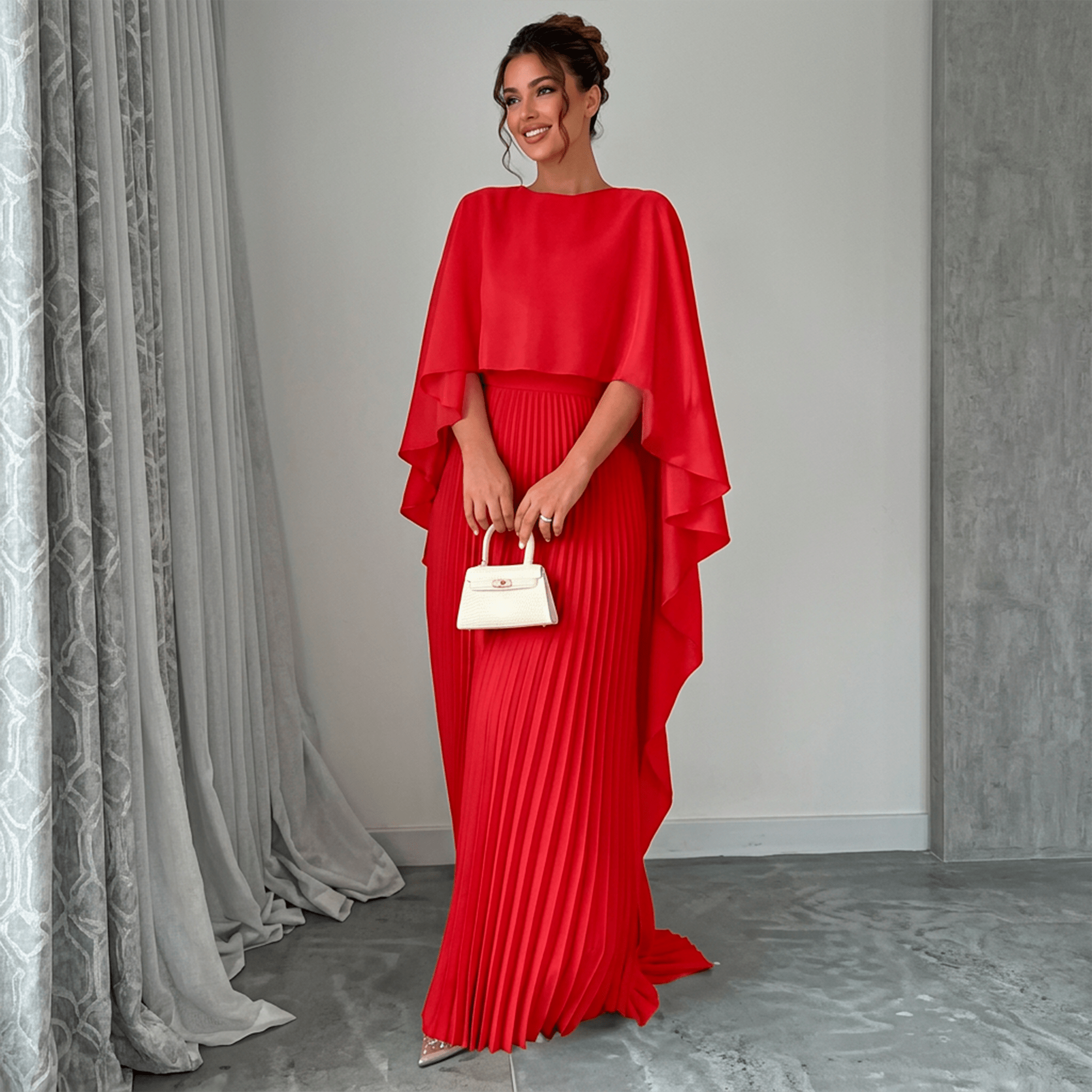 Vestido Longo Opera Plissé Litoriane - Saia Plissada com Movimento, Capa Embutida Dramática - Vestido Longo Opera Plissé Litoriane