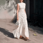 Vestido em Renda Fleur Époque Litoriane - Comprimento Midi, Renda Floral Texturizada - Vestido em Renda Fleur Époque Litoriane