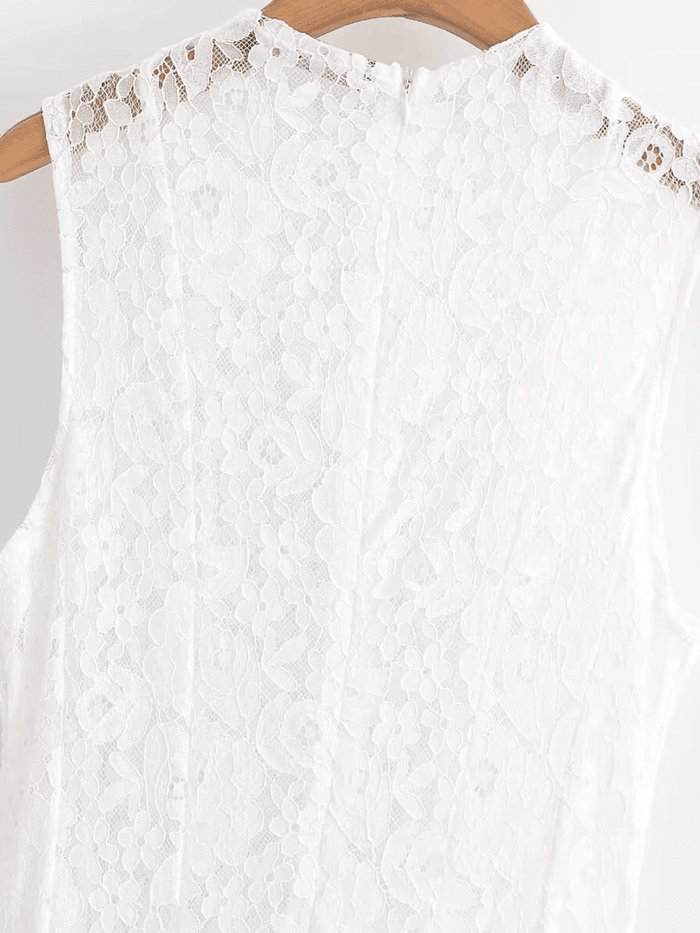 Vestido em Renda Fleur Époque Litoriane - Comprimento Midi, Renda Floral Texturizada - Vestido em Renda Fleur Époque Litoriane